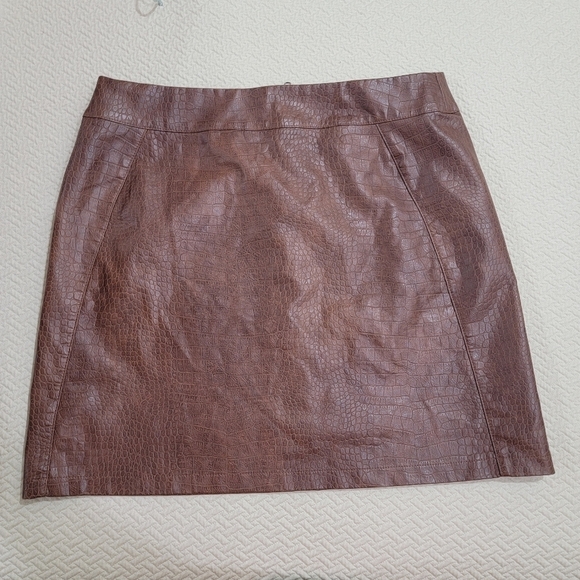 Love Riche Brown Faux Leather Croc Embossed Mini Skirt Size Large - Picture 3 of 13